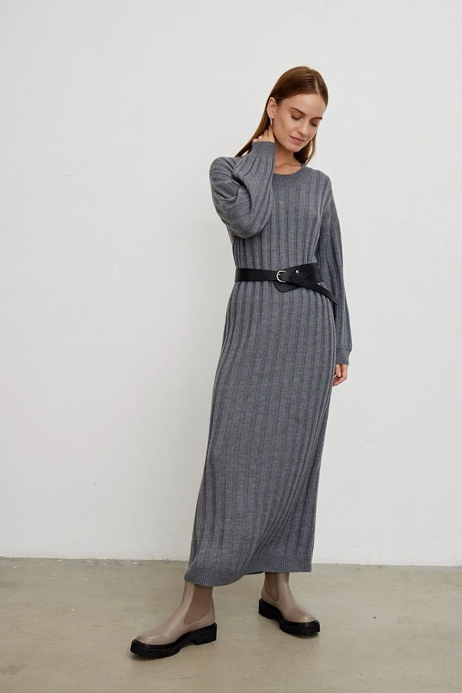 Платье вязаное с круглой горловиной