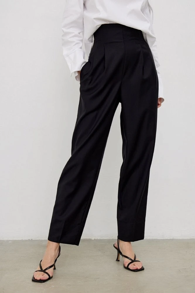 Брюки с высоким поясом