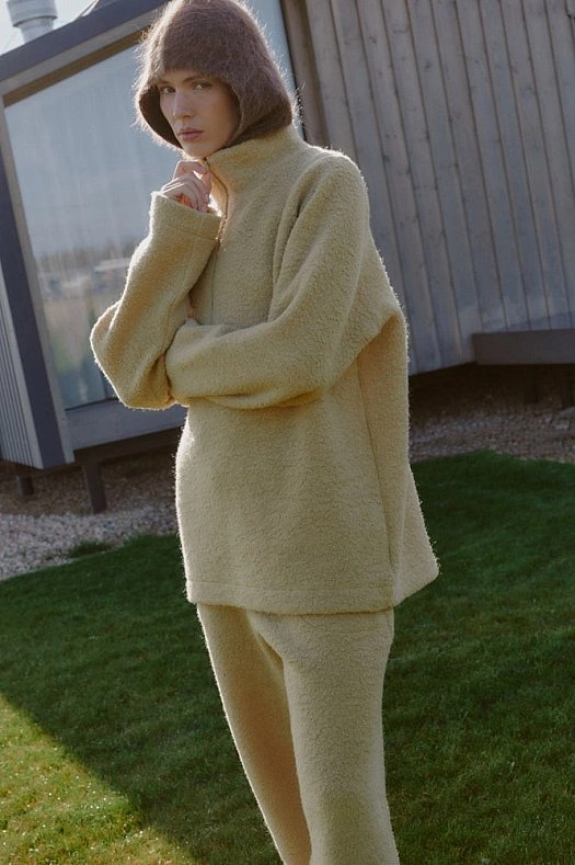 Свитшот на молнии из фактурной шерсти (Искуственный мех арт.1800 Светло-желтый 50% шерсть, 50% п/э; Размер: M-L)