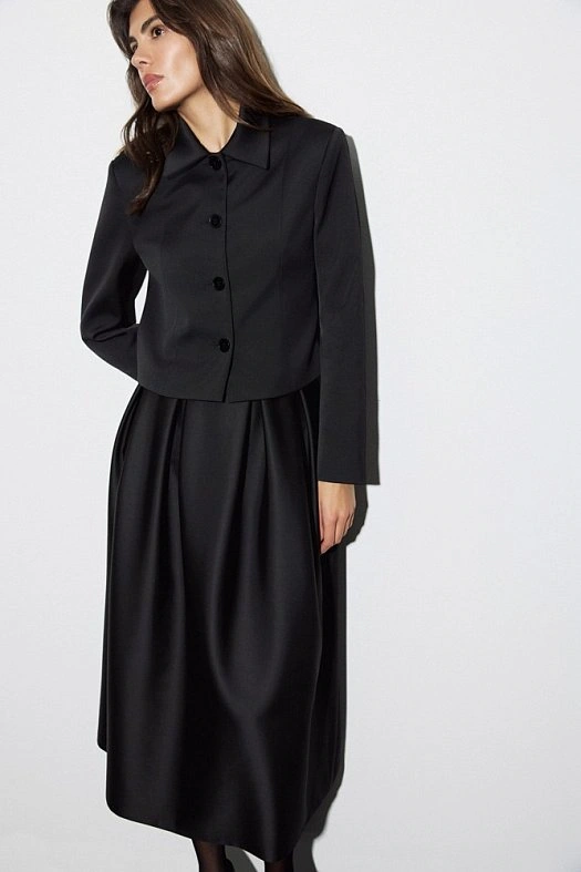 Жакет укороченный из костюмного атласа (Вискоза сатин арт.1970 Черный 17% вискоза, 80% п/э, 3% эластан; Размер: M)