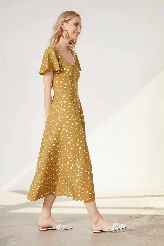 Платье с рукавом крылышко