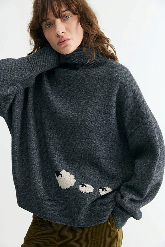 Свитер оверсайз из шерсти с принтом (40% шерсть, 30% модал, 5% кашемир, 25% нейлон Серый принт Овечки; Размер: XS-S)