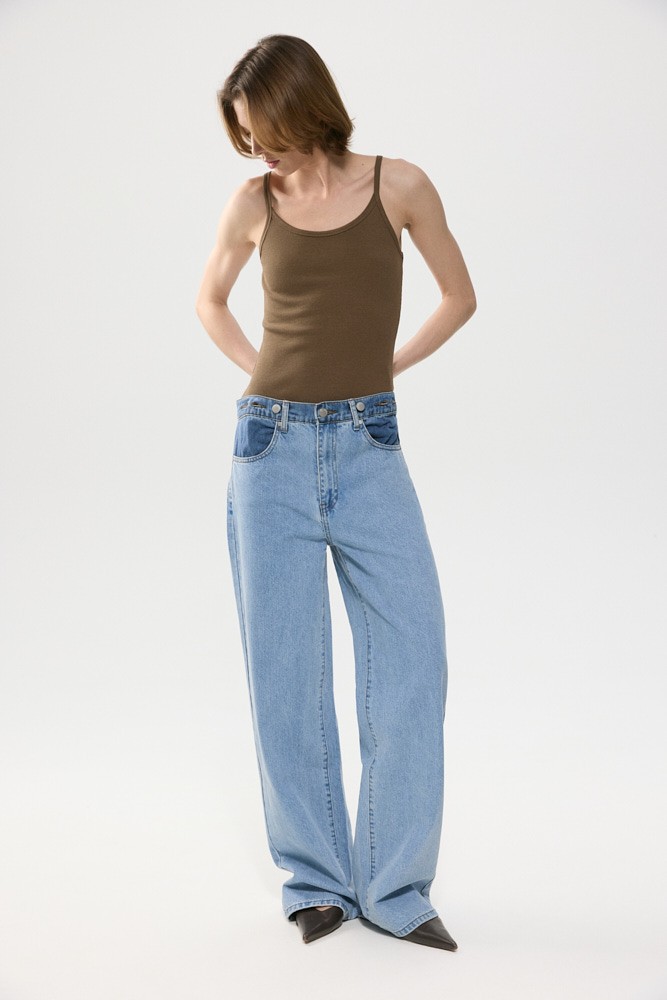 Джинсы прямого кроя со средней посадкой 12800₽