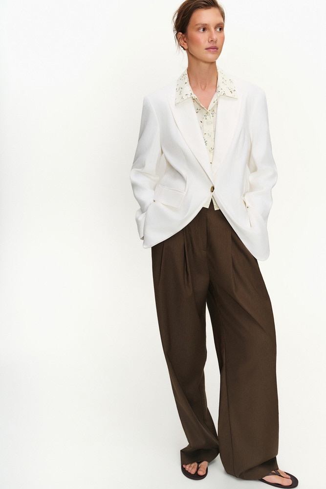 Жакет однобортный изо льна 21800₽