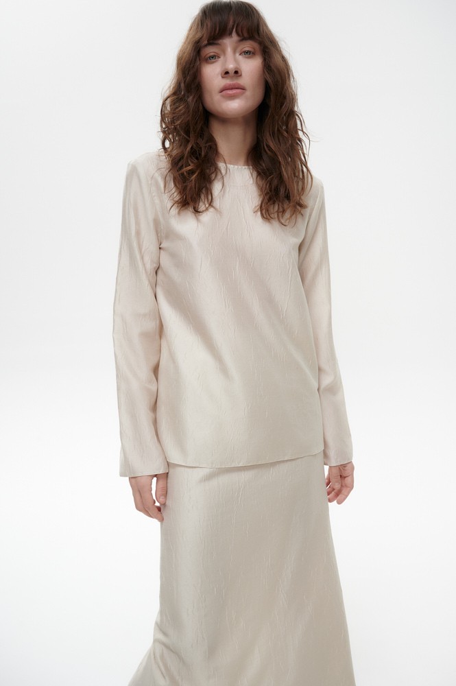 Блуза-лонгслив из фактурной ткани 8890₽