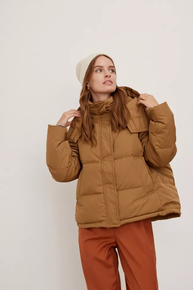 Пуховик короткий с капюшоном