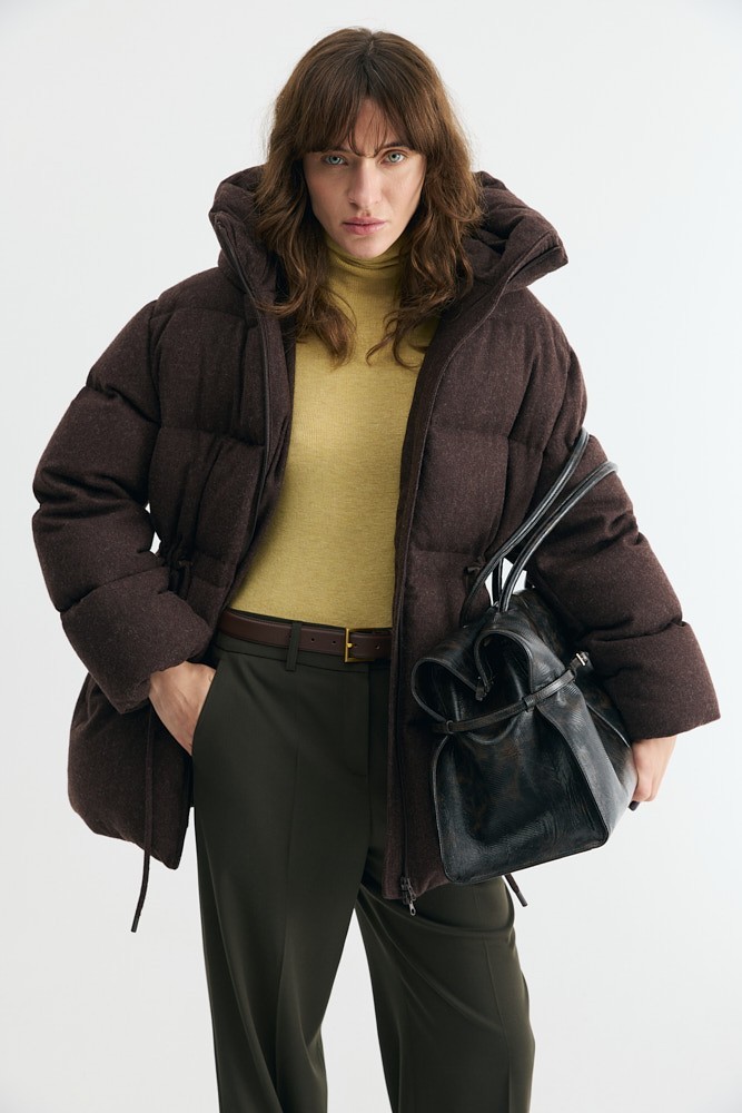 Пуховик средней длины из шерсти 42890₽