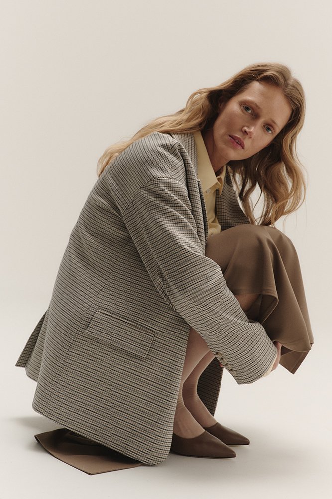 Жакет однобортный со спущенным плечом 17890₽