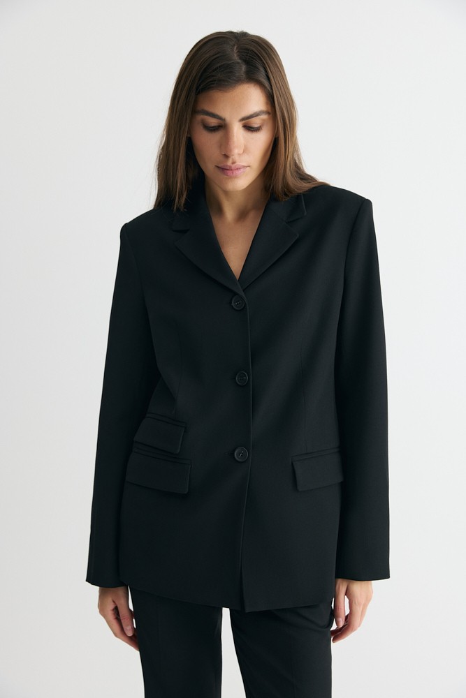 Жакет прямого силуэта на три пуговицы 19890₽