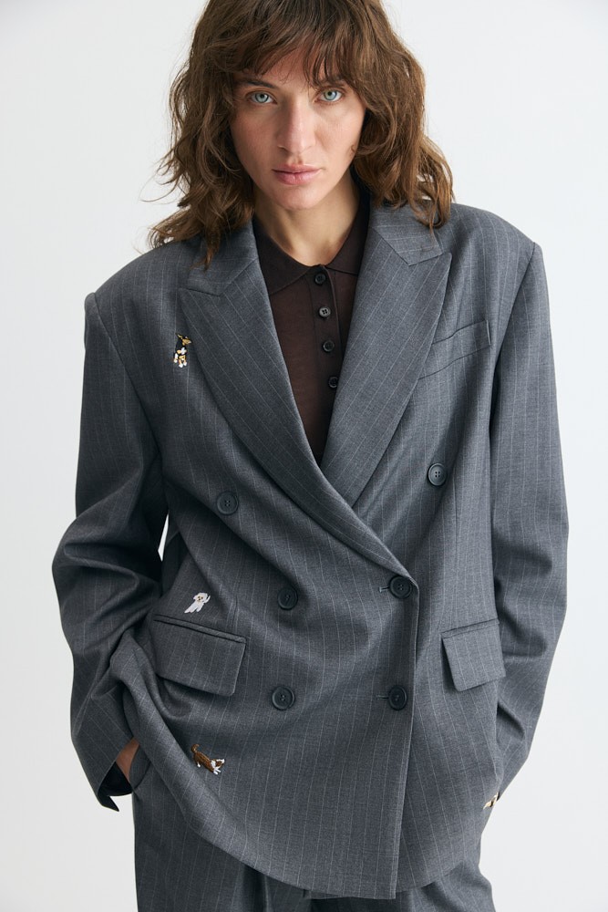 Жакет двубортный оверсайз с вышивкой 23890₽