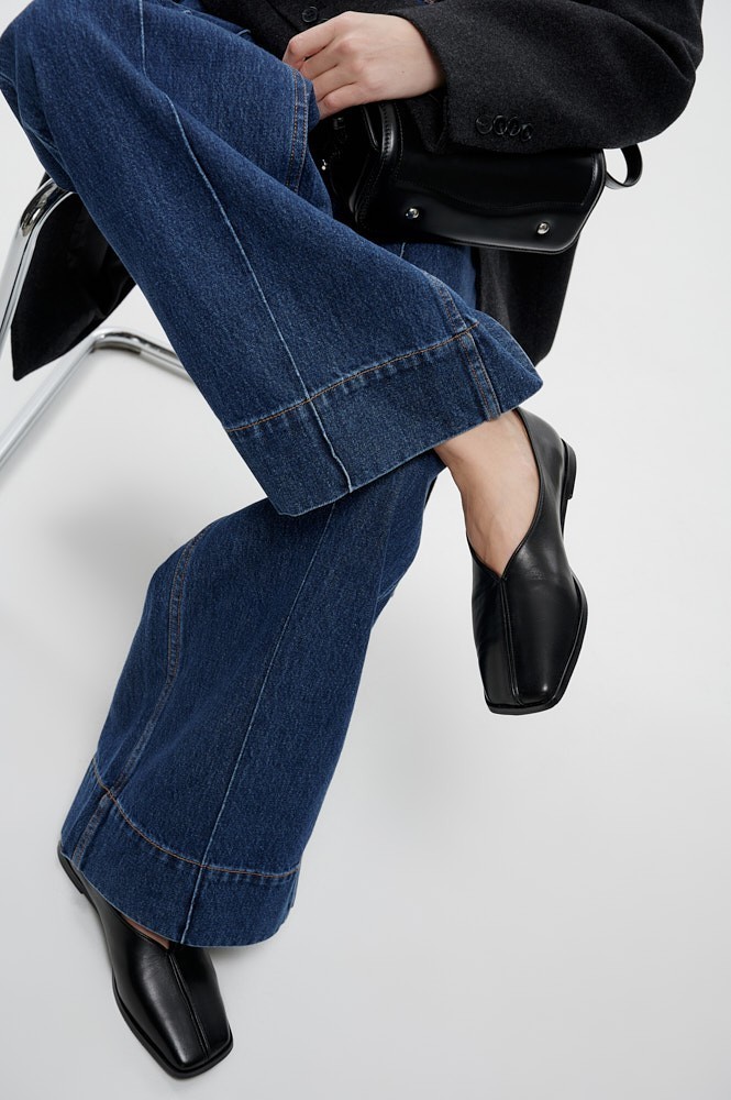 Кожаные туфли на плоской подошве 17890₽