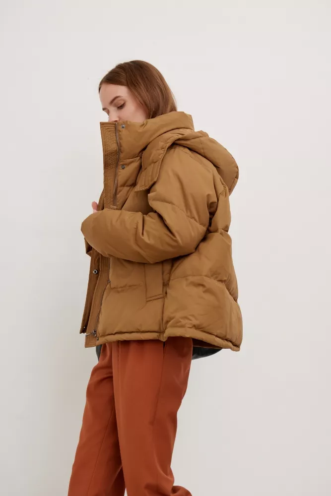Пуховик короткий с капюшоном