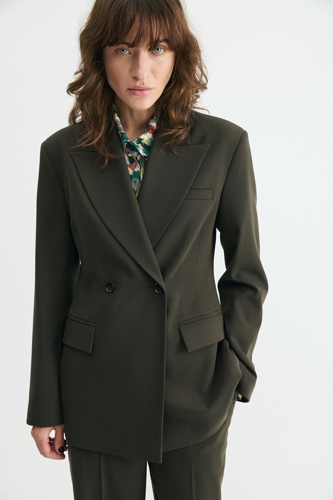 Жакет двубортный приталенного кроя 21890₽