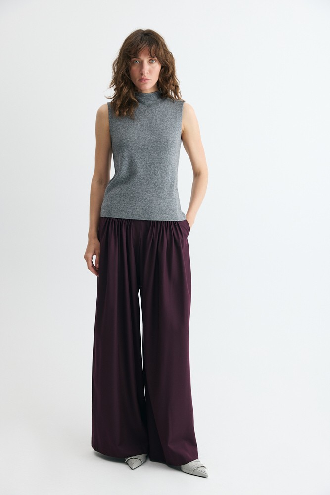 Брюки широкие с акцентным поясом 13890₽