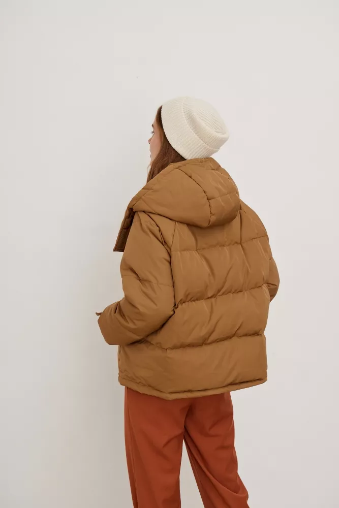 Пуховик короткий с капюшоном