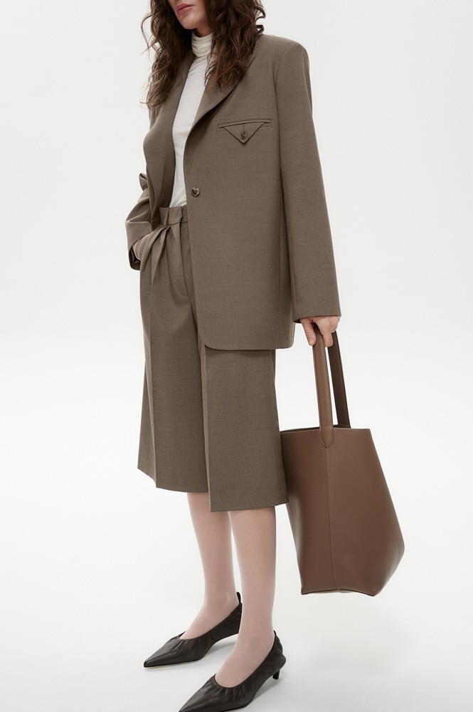 Бермуды со складками из костюмной ткани 10890₽