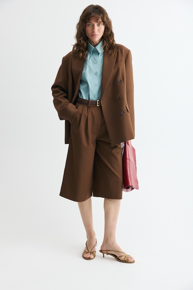 Бермуды со складками 9890₽