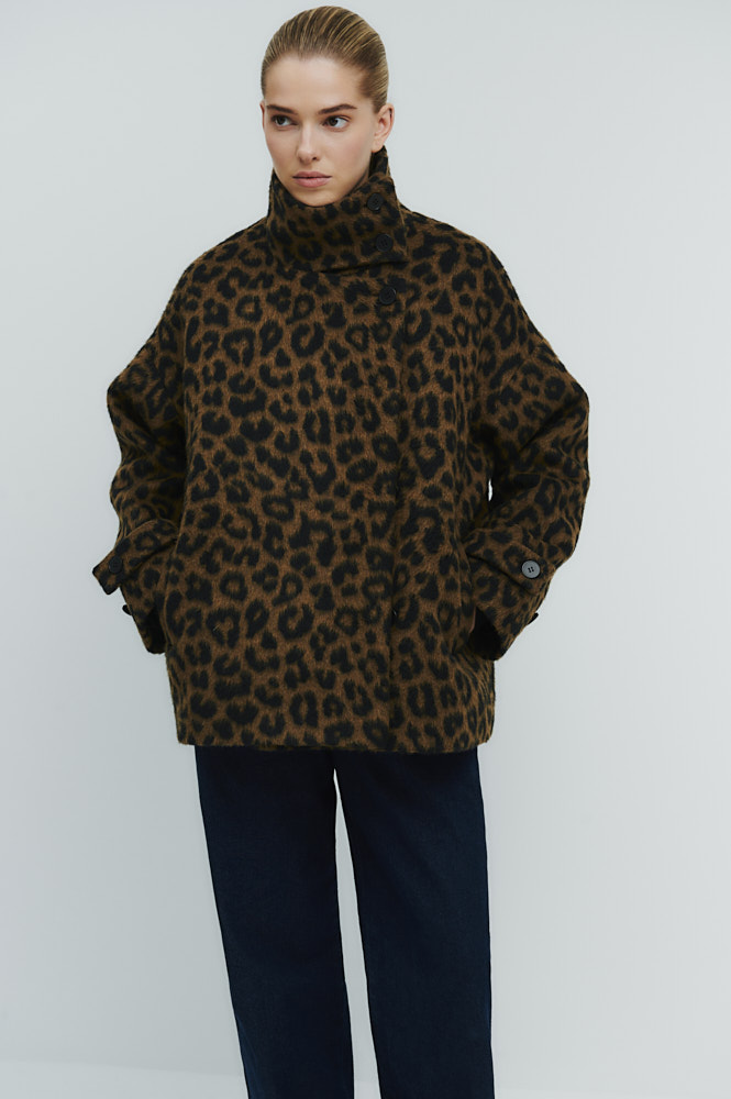 Пальто укороченное с леопардовым принтом