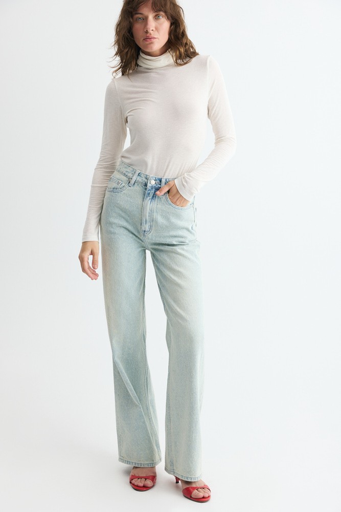 Джинсы широкие из фактурного денима 13890₽