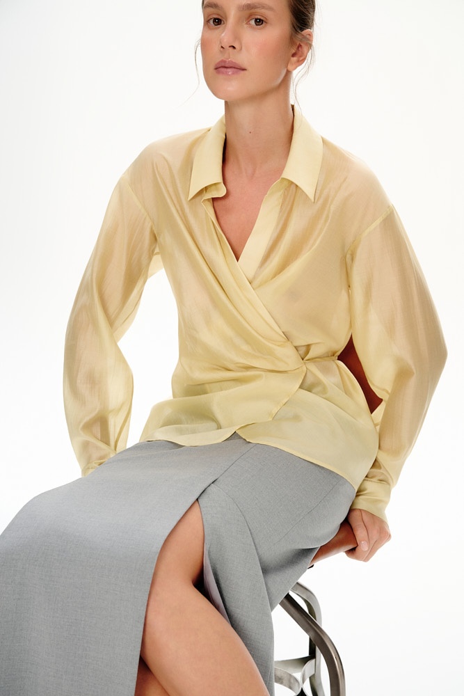 Блуза на запах с драпировкой 11890₽