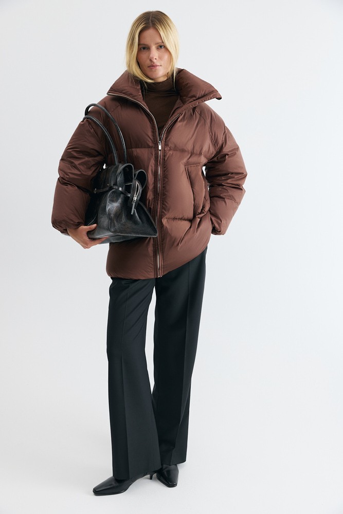 Пуховик укороченный с воротником-стойкой 36890₽