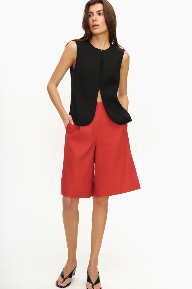 Жилет с акцентной застежкой 10890₽