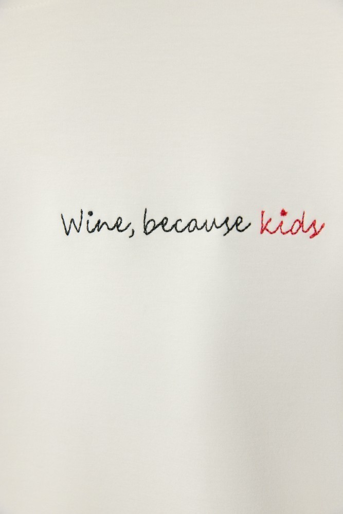 Свитшот из смесового хлопка с вышивкой Wine, because kids Свитшот из смесового хлопка с вышивкой Wine, because kids