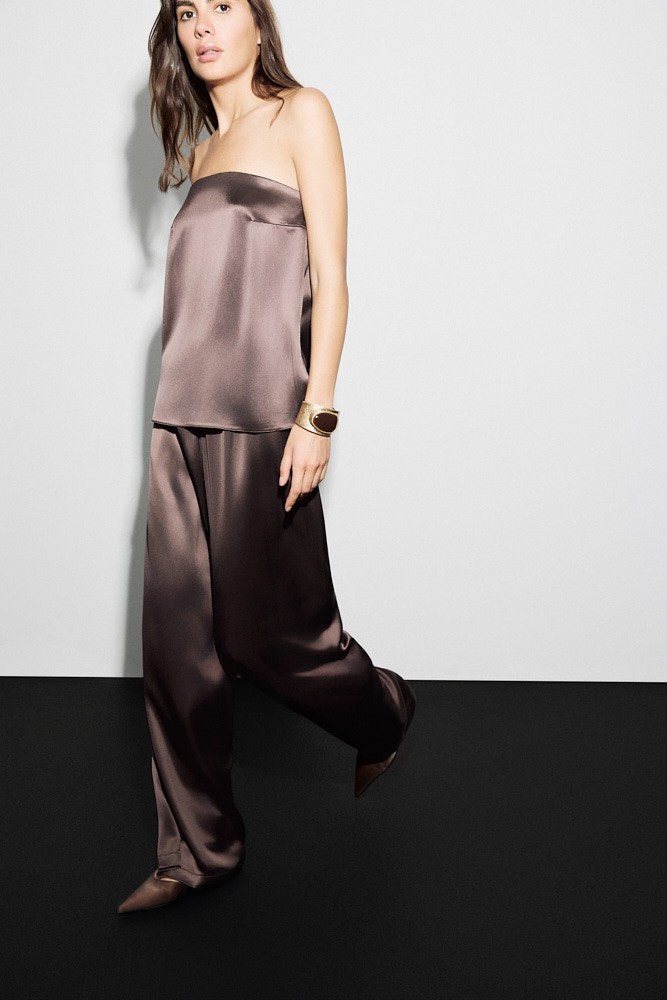 Брюки широкие из атласной ткани 14890₽